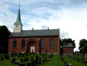 Degernes kirke (Rakkestad) syd.JPG