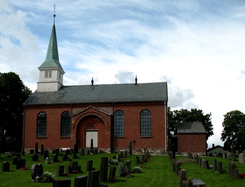 Fil:Degernes kirke (Rakkestad) syd.JPG
