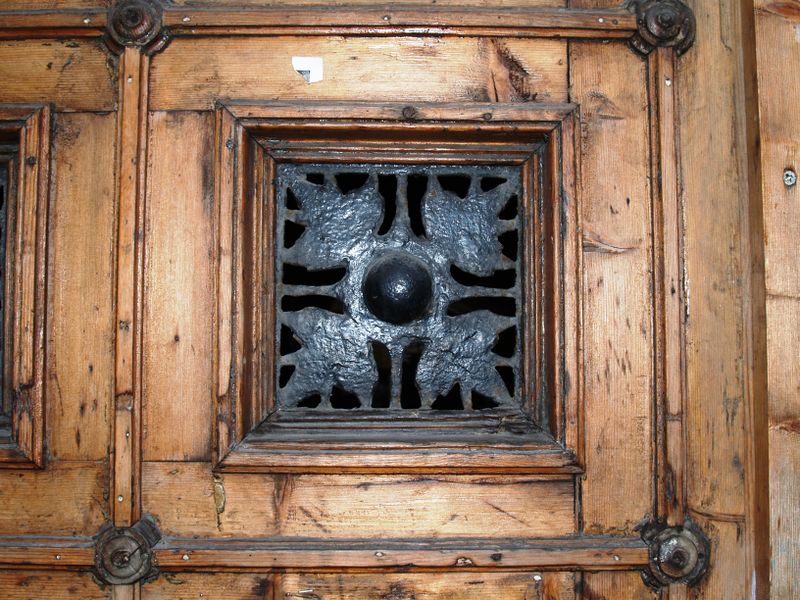 Fil:Detalj Brugata 8.jpg