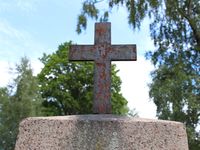 Kors på toppen av eldre gravminne, Vår Frelsers gravlund.