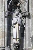 Skulptur av St. Vincent på Stavanger Domkirkes østfront modellert av Stinius Fredriksen i 1962. Foto: Joshua K.P. Warren