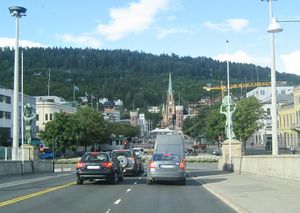 Drammen bybru og Bragernes torg 2007.jpg