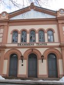 Drammens teater 1869–1870, ark. Emil Victor Langlet, ble gjenoppbygget etter brann i 1993. Foto: Liv Bjørnhaug Johansen