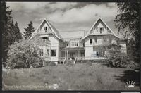 Nr. 4, tidl. Villa Høva, og deretter Eckbos kursted, nå kurs- og selskapslokaler. Foto: Nasjonalbiblioteket