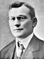 Gullsmedmester Edv. Pedersen 1915.