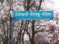 Edvard Grieg-Allee ligger opp til Klara Zetkin-parken. Foto: Gunnar E. Kristiansen (2007).