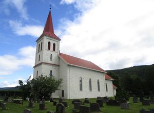 Efteløt kirke juli 2017 3.jpg