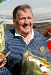 Egil Johnsbråten mottok blomster og heder også da Strømmenkverna sto ferdig i 2014.