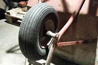 Egset trillebår her aksel og hjulca 1975