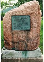 Eidis-Hansen steinen på Roald Amundsens plass. Foto: Jonny Hansen (2005)