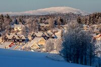 Mistberget er synlig fra store deler av Øvre Romerike. Her sett fra Gjerdrum. Foto: Leif-Harald Ruud (2010).