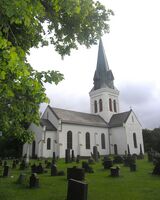 Kirken og litt av kirkegården i 2012. Foto: Stig Rune Pedersen