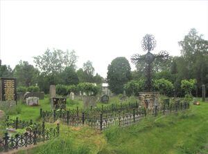 Eidsvoll kirkegård 2012.jpg