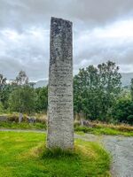 Eilert Støren er begravet ved Meldal kirke. Bautaen til hans minne ble reist av Meldal kommune. Hans kone, Thora født Hartmann, og deres sønn Reidar Hartmann Støren ligger begravet samme sted. Foto: Sylveig Kristine Støren.