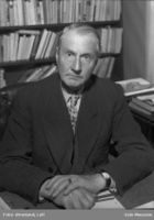 Einar Skavlan var redaktør 1915–1928, 1930–1940 og 1945–1954. Han plasserte Dagbladet i ledelsen i den journalistiske utvikling i Norge.