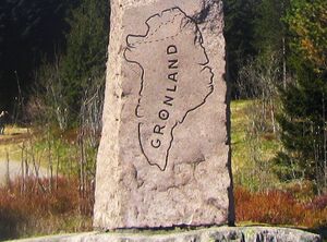 Eivind Astrup bauta Frognerseteren detalj.jpg