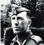 Eivind Otto Hjelle var sjef for krigsskolen i London. Foto: Ukjent/Hentet fra Berg (2000)