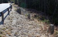 102. Eldre kantstein ved vei Numedal.jpg