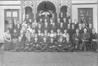 Elevene ved skolen på Råen i 1911.