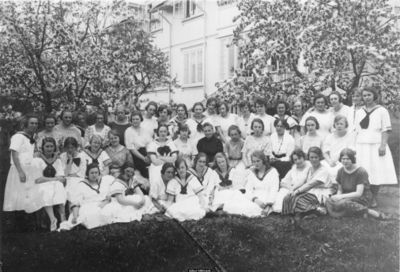 Elever ved pensjonatskolen.jpg