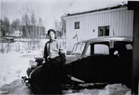 Elida Andreassen, Kilde, Hjellum, 1957. Citroen sportsmodel 1936. Foto: Annar Westlie