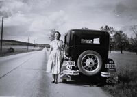Elida Andreassen - Steinssletta, Hole - 1956. På veg til Sandvika. Foto: Annar Westlie