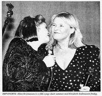 15 år gamle Ellen Kristiansen, mangeårig solist i Harstad Barne- og Ungdomskors jentekor imponerte publikum og Bettan i konsert i storsalen på Harstad kulturhus 19. mars hvor hun først sang «There Must Be An Angel» deretter «Send In The Clowns» i duett med Bettan. Foto Helge M. Markussen.