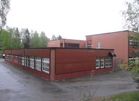Edvard Munchs vei 55: Ellingsrud skole. Foto: Stig Rune Pedersen (2014).