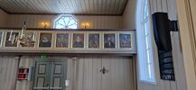 Andre del av dei nordre gallerimåleria i Elverhøy kyrkje. Måla av Normann Bakkehaug. Opphavsperson: Thomas Erik Andreassen