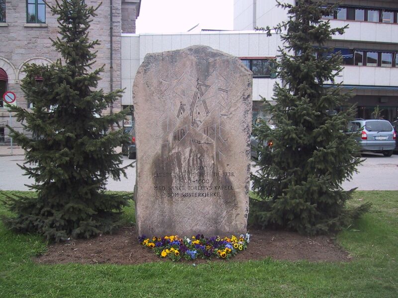 Fil:Elverum gamle kirketuft.JPG