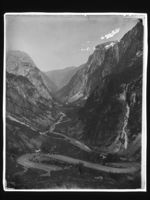 7. En dal - NB MS G4 0674.jpg