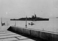 29. Engelsk slagskip i Harstad 1940.JPG
