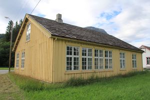 Eresfjord gamle skole.jpg