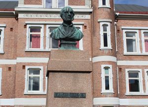 Erik Børresen byste Drammen.JPG