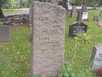 Erik Bye er gravlagt på Asker kirkegård. Foto: Stig Rune Pedersen