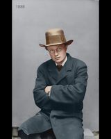 Lars Eriksson hos portrettfotograf Jan Greve i Stavanger 4. august 1888 for Stavanger politikammer. Han var arrestert for mordet på fattigforstander Ole Omdahl. Foto: Digitalt fargelagt (originalbilde)