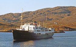 Et av våre stolte hurtigruteskip, Erling Jarl, knipset av Bjørn Foss i 1965.