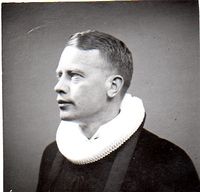 Erling Momrak Haugann i ornat