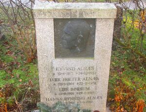 Eyvind Alnæs gravminne.jpg