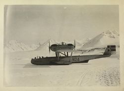 Dornier Wal-flyet, «N24» på isen i Ny-Ålesund 1925.