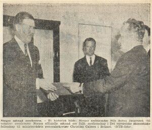 Faksimile 1962 bilde overlevering av Norges søknad til EEC.jpg