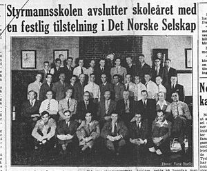 Faksimile fra Nordisk Tidende av Den norske Styrmannsskolen i Brooklyn, første kull august 1942.jpg
