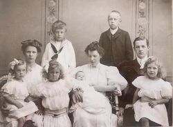 Familien Qviller, Haakon i matrosdress.