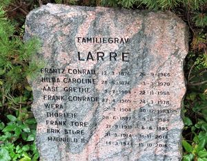 Familiegrav Erik Sture Larre.JPG