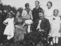 Familien Austbø omkring 1920.