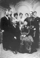 Familiebilde Foto: Trøndelag Folkemuseum Sverresborg (ca 1900).