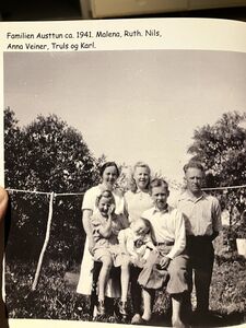 Nils Austtun med familie.