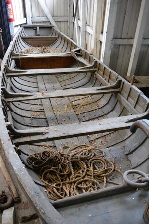 Fangstbåt på Aalesunds Museum. Fortaum og harpunline.JPG