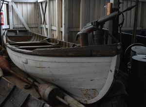 Fangstbåt på Aalesunds Museum. H side front.JPG