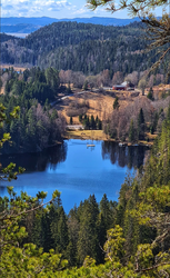 Utsikt fra Farshatten mot Stampetjern og Branderud gård. Øyeren i det fjerne. Foto Hjalmar Rune Ripe.